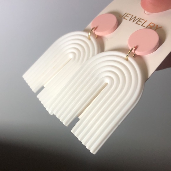 pink and white U shaped earrings - Picture 3 of 4